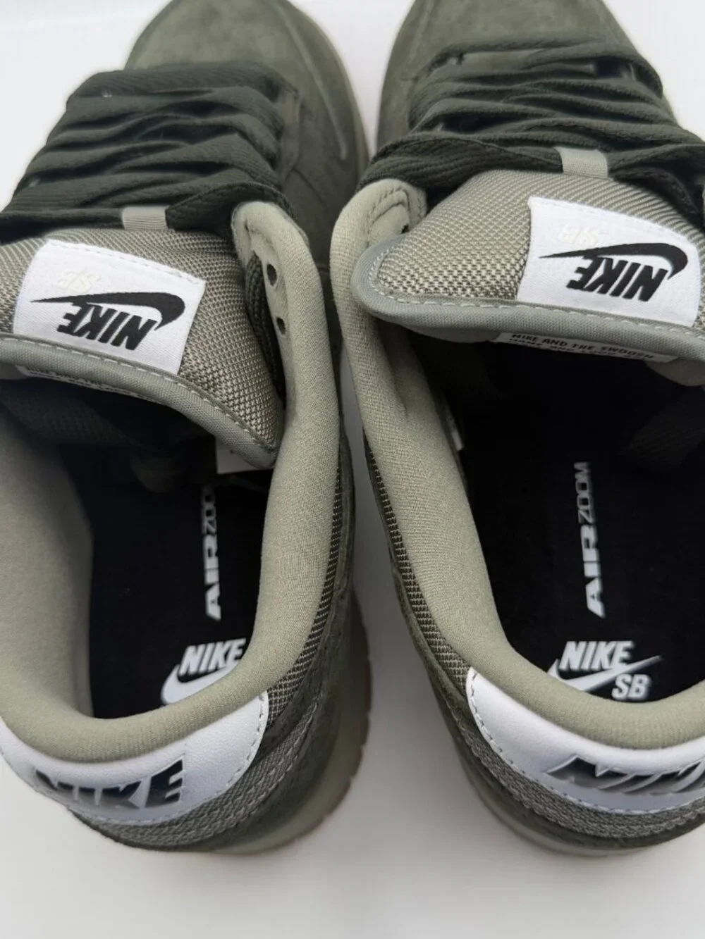 9M NIKE SB DUNK LOW - Sequoia/Sequoia/Oil Green - NEW